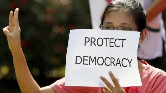 รัฐประหารเมียนมา : “เราไม่อยากกลับไปสู่คืนวันอันมืดมนอีกต่อไปแล้ว”