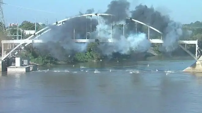 Puente que explota