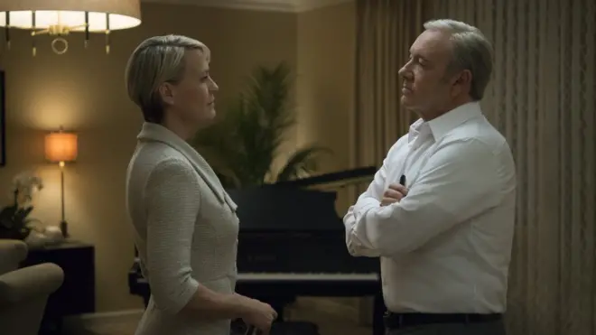 Claire y Frank Underwood personificados por Robin Wright y Kevin Spacey