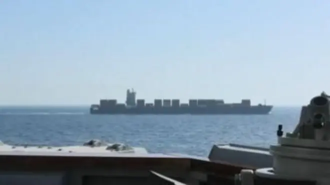 અમેરિકા સેન્ટ્રલ કમાન્ડે ઈરાની ધ્વજવાળા કાર્ગો જહાજ પર ગોળીબાર કરતો વીડિયો ફૂટેજ જાહેર કર્યો છે.