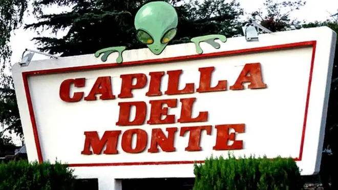 Así lo reciben a uno en Capilla del Monte.