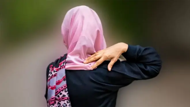 帕蘭達更喜歡穿粉紅色的衣服,感受自己身為女性的魅力。