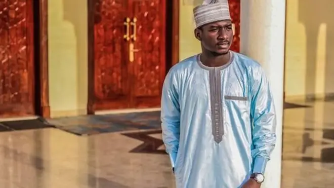 المفارقة أن حرص النيجيريين على التحدث بلكنة غير نيجيرية أصبح من السمات المميزة للنيجيريين