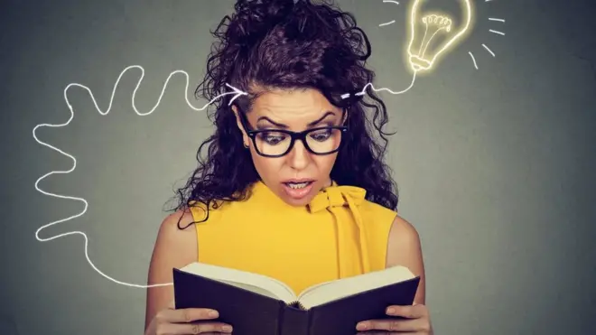 መንእሰይ ጓል-ኣንስተይቲ መጽሓፍ እናኣንበበት