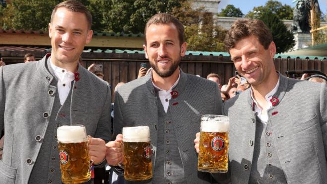 England captain Harry Kane with Bayern Munich team mates Manuel Neuer and Thomas Muller holding beers.