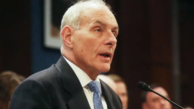 По словам Келли, власти должны иметь возможность посмотреть, какие сайты посещают заявители