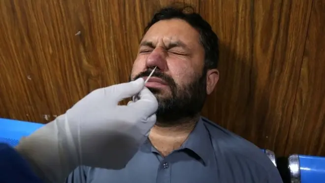 पाकिस्तान में कोरोना