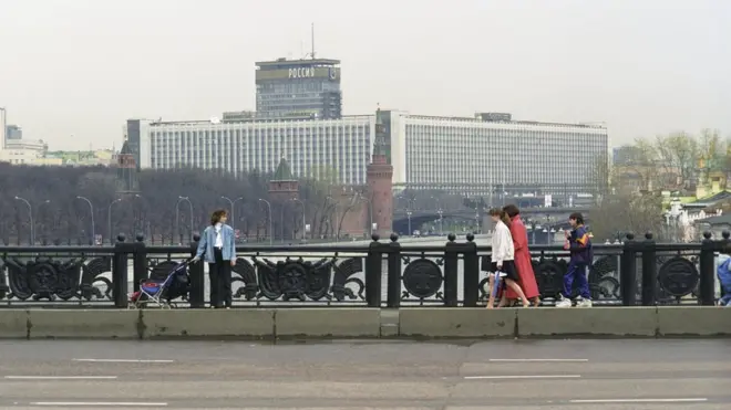 Гостиница "Россия", снесенная в 2006 году, вызывала антипатию у большинства опрошенных Би-би-си градозащитников