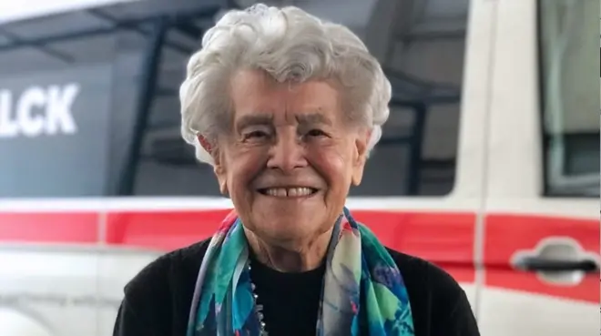 Stogodišnja kasirka ne planira da prestane sa radom