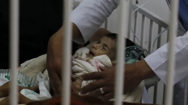 اکثر والدین اپنے بچوں کو مناسب خوراک فراہم نہ کر پانے کی وجہ اپنی مفلسی کو قرار دیتے ہیں۔