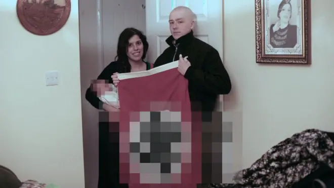 Клаудия Пататас и Адам Томас со своим ребенком, которого они назвали Адольф