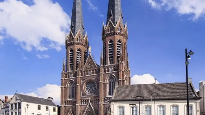 القضاء الهولندي يرفض دعوى حركتها كنيسة في مدينة تيلبورج ضد صناع فيلم إباحي أظهروا ممثلين اثناء ممارستهما الجنس في غرفة الاعتراف .