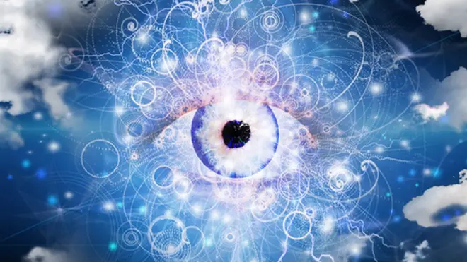 Una ilustración de un ojo gigante entre las nubes