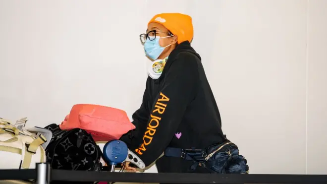 호주오픈 대회에 참가하는 여자 테니스의 오사카 나오미가 주최 측이 제공한 전세기편으로 입국하고 있다