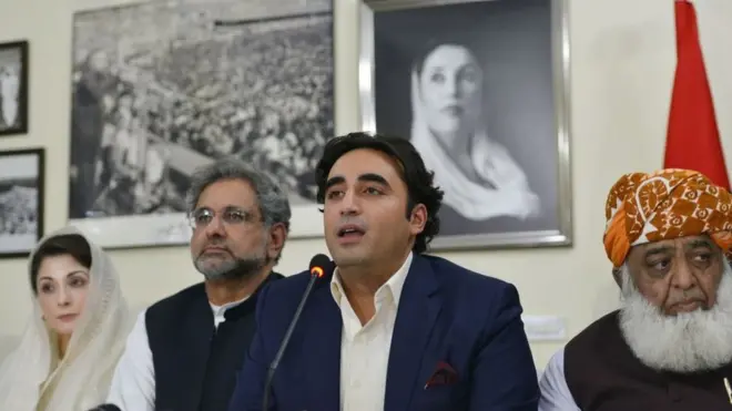 نون لیگ اور پیپلز پارٹی چاہتی ہیں کہ مولانا فضل الرحمٰن مارچ اور دھرنے کا منصوبہ اکتوبر سے آگے منتقل کریں کیونکہ انھیں تیاری کے لیے وقت درکار ہے