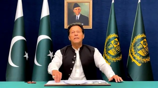 عمران خان در پیام تلویزیونی به مردم گفت که " خدا را شکر، یک توطئه برای سرنگونی دولت شکست خورد."