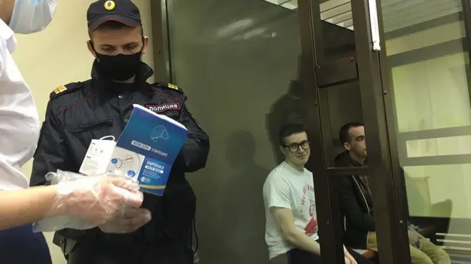 в зале суда