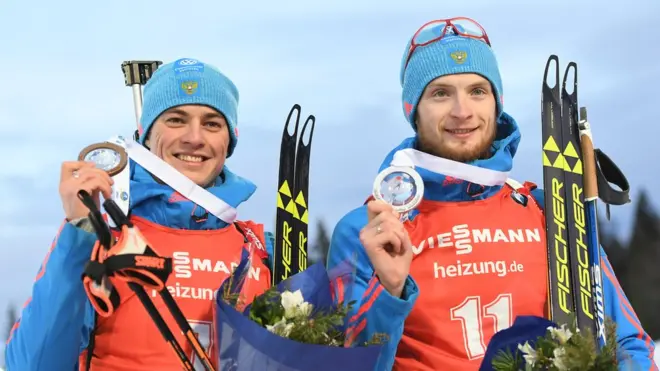 Для Антона Бабикова (слева) эта победа стала первой на этапах Кубка мира по биатлону