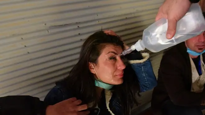 استخدمت قوات الأمن كذلك الغاز المسيل للدموع