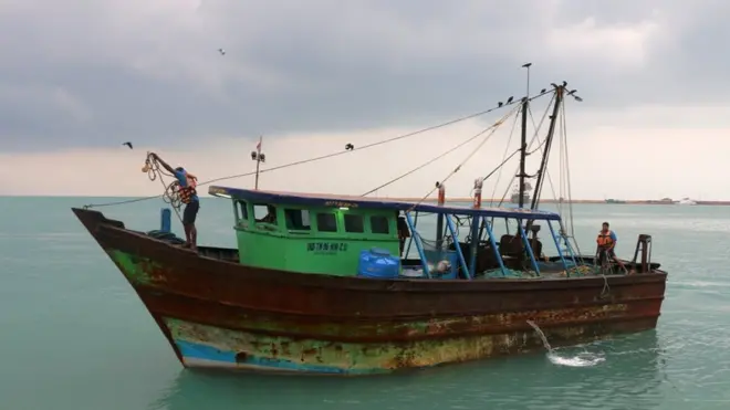 උතුරේ ධීවරසමීති නායකයෝ කියාසිටින්නේ ඉන්දීය ධීවරයෝ ටෝලර් යාත්‍රා සමග තම මුහුදු සීමාවට පැමිණීමේ අඩුවීමක් හෝ නතර වීමක් දක්නට නොලැබෙන බවය