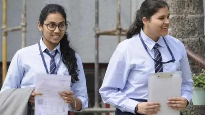 स्कूली छात्राएं