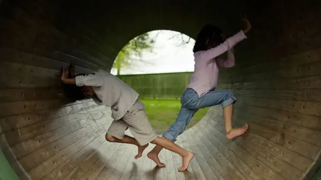 تقبل التناقضات والتعايش معها في بيئات العمل قد يشعل شرارة الإبداع، ويزيد الكفاءة والقدرة على الابتكار، رغم أن هذا قد يبدو مخالفا للبديهة