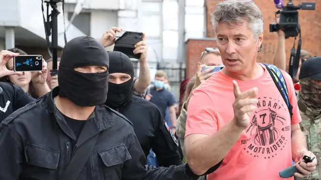 Задерживать Ройзмана пришли силовики в масках