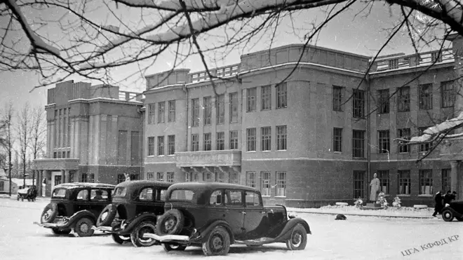 Фрунзедеги өкмөт үйү. 1339-жыл.