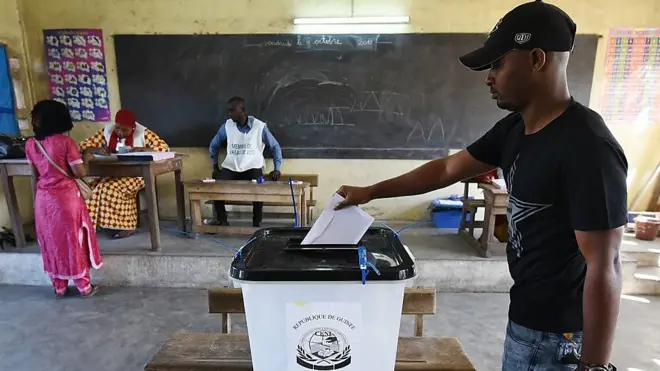 Mohamed Camara, juriste guinéen, analyse la situation socio-politique en Guinée dans la perspective du referendum constitutionnel prévu le 1er mars 2020.