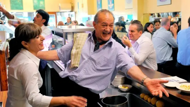 Sisto Malaspina dan kafenya sangat populer di Melbourne.