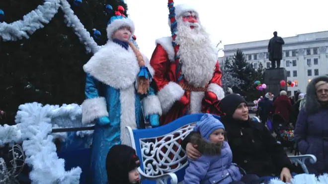 Запалення новорічної ялинки у Луганську