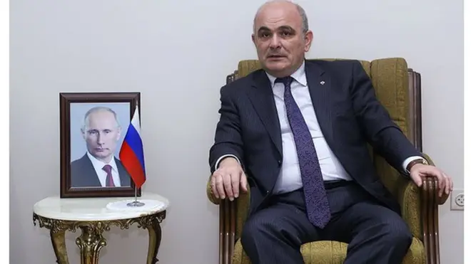سفیر روسیه در تهران گفته "آمریکا سال‌های سال است که در اوکراین سلاح‌های شیمیایی تولید می‌کند و به زودی این موضوع را فاش خواهیم کرد"