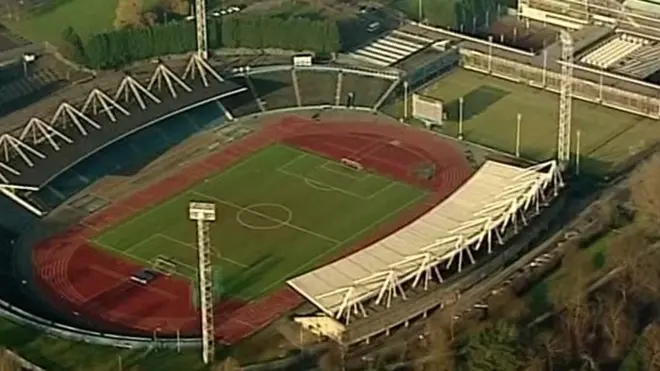 با بزرگتر شدن ابعاد انحراف های جنسی در تیمهای فوتبال پایه در بریتانیا فدراسیون فوتبال انگلستان شماره تماس مخصوصی را برای قربانیان در نظر گرفته است.