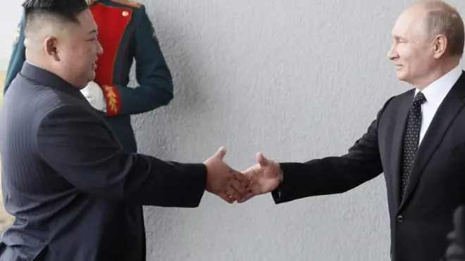 Vladimir Putin ile Kuzey Kore lideri Kim Jong-un