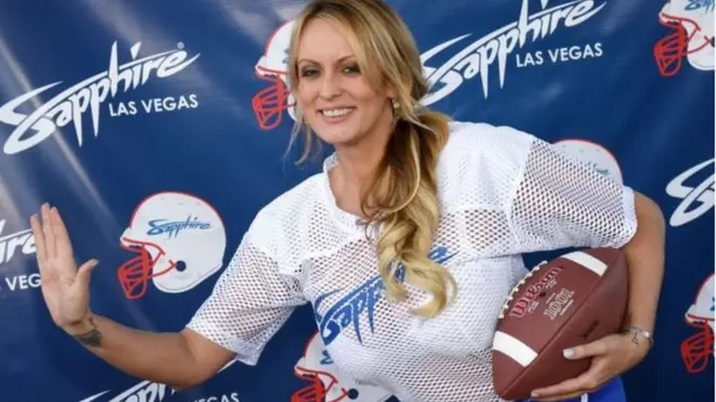 دانييلز تقول إنها بدأت إقامة علاقة جنسية مع ترامب عام 2006