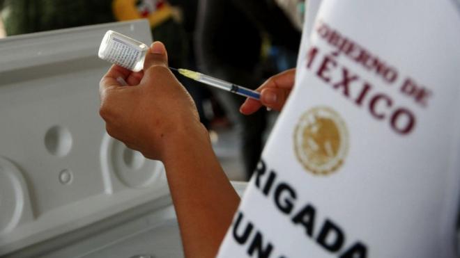 Vacuna de Oxford-AstraZeneca suministrada en México