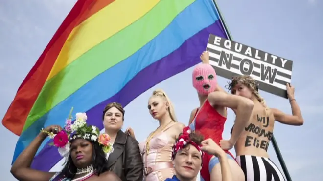 لماذا اختار المثليون قوس قزح رمزا لهم؟