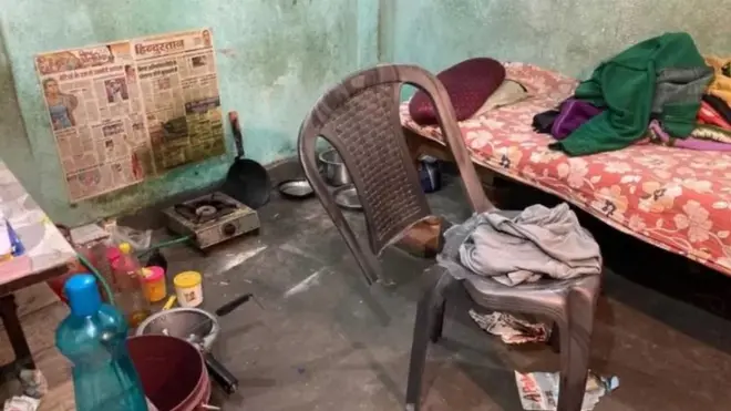 ఉద్యోగం కోసం నిరంతం చదవడంతో పాటు ఇతర కష్టాలను కూడా విద్యార్థులు ఎదుర్కొంటున్నారు