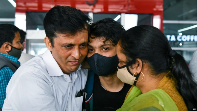 युक्रेनहून परतलेले विद्यार्थी