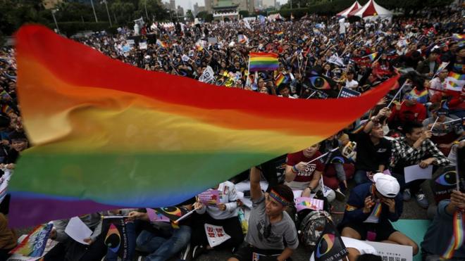 12月10日支持同性婚姻合法化的民众聚集在台北凯达格兰大道。