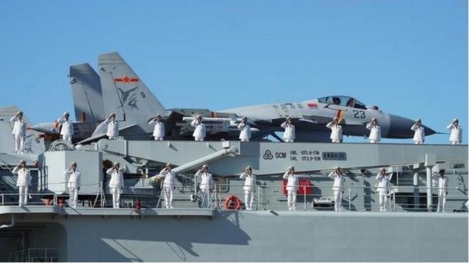 中国海军的航母山东号上的舰载机：台湾的防御策略已放弃追求同解放军海空力量对等，而专注于发展不对称对抗力量，加大解放军攻台所承受的代价
