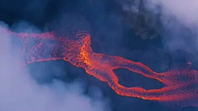 بركان "كيلوا" يشرد الآلاف ويخلف أول إصابة خطيرة