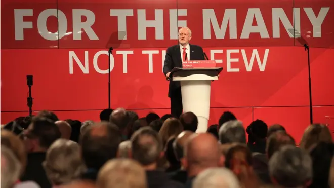 英国工党领袖科尔宾5月9日为大选造势，口号是：为大多数人而不是那一小撮。
