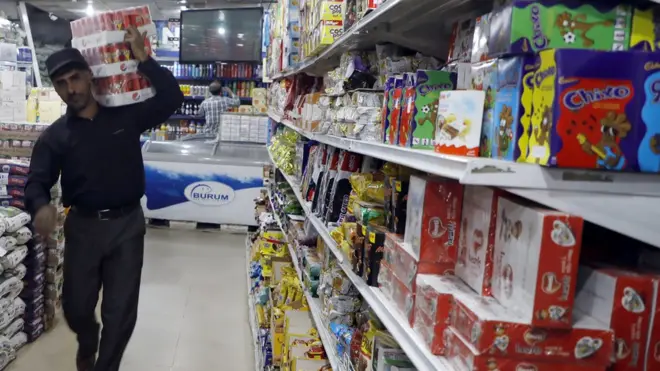 ایرانۍ فایننشیل ټرېبیون ورځپاڼه وايي، د روان مالي کال په لومړۍ ربع کې د ایران او افغانستان سوداګري یو میلیارد ډالر وه، خو افغان لوری وايي، یاده کچه ۲۵میلیون ډالره ده.