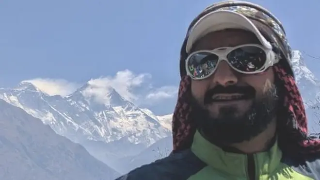 ایورسٹ اپنی پہلی جھلک دکھانے کے لیے آپ کو نامچے بازار سے چار سو میٹر کی بلندی پر بلاتی ہے۔