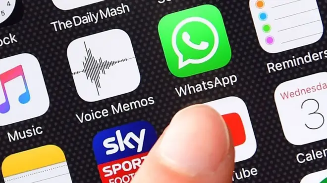 امتلاك شركة فيسبوك لتطبيق واتساب ربما مكنها من التمتع مزيد من النفوذ على وسائل الإعلام