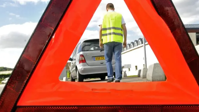 Deo obavezne automobilske opreme postao je deo obavezne - protestne opreme