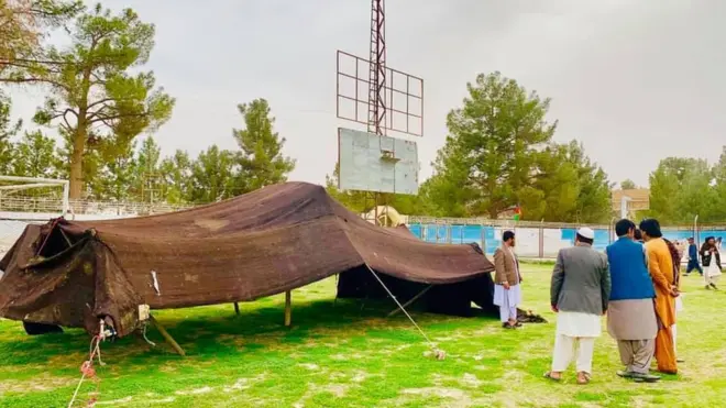 د بزګر ورځې لپاره د پرون ورځې تیاری او د کوچیانو خېمه