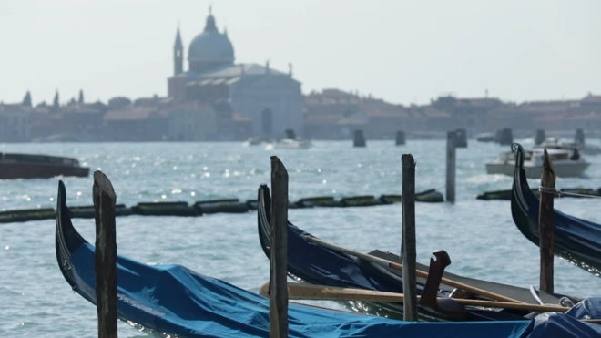 Каждый год в Венецию приезжает 25 миллионов туристов. Эта цифра сравнима с населением Австралии