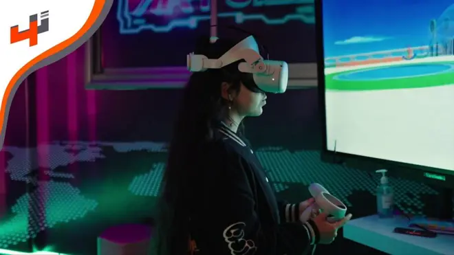 كيف يتم استخدام تقنية الواقع الافتراضي لمساعدة الطلاب في التعلم بطريقة غير تقليدية ومفيدة في نفس الوقت؟